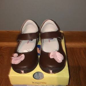 BRAND NEW GIRLS CHESTNUT SHOES SIZE 10-10.5! NIB! NEW WITH TAGS ON IT!